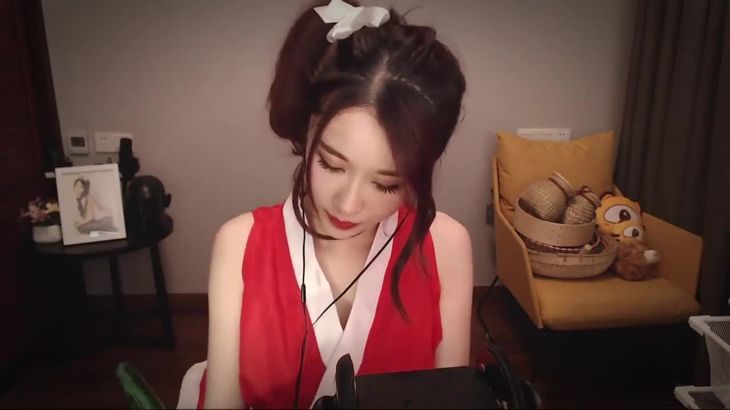 ASMR-Sleep-Aid-Sound-Therapy-Cosplay–Massage