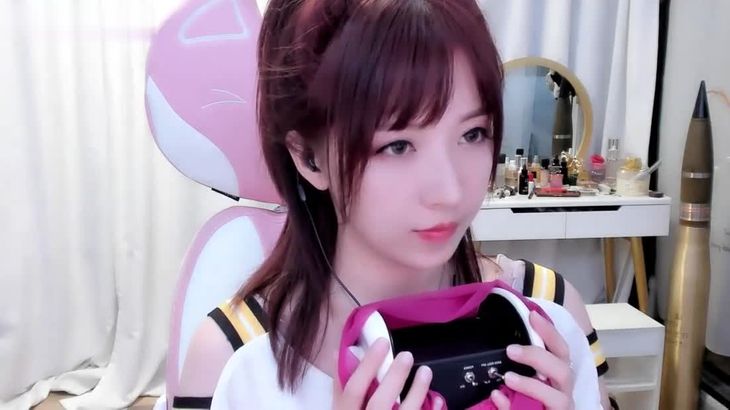 ASMR小女巫露娜 无人声舔耳助眠