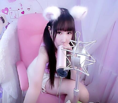 斗鱼ASMR主播娃娃爱打豆豆《狐狸舔耳》[MP4/503×440]