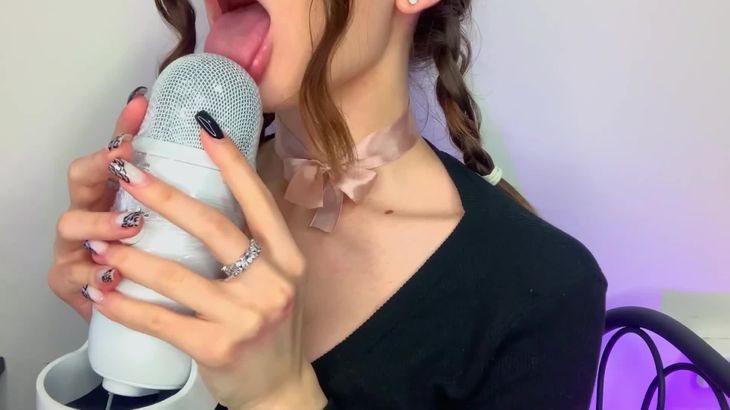 高颜值俄罗斯毛妹助眠，特有的舔耳真的绝了！3