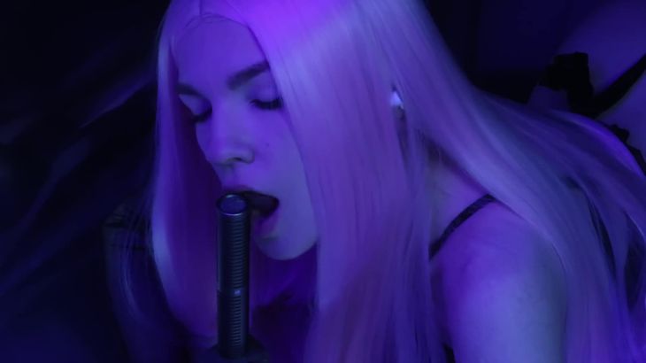 高颜值俄罗斯毛妹助眠，特有的舔耳真的绝了！38